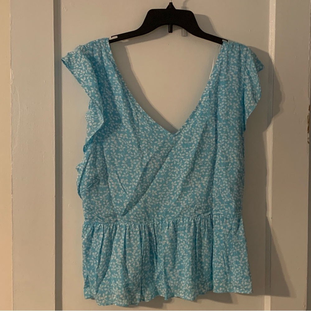 Draper James Flutter Sleeve Peplum- Hem Top